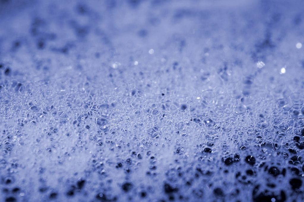 Combler un trou et isoler grâce à la mousse expansive