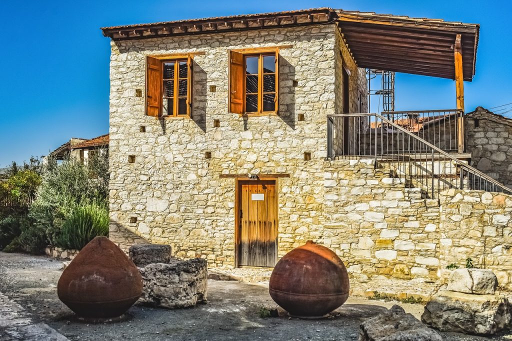 transformer une maison ancienne en un espace de vie moderne grâce à la surélévation