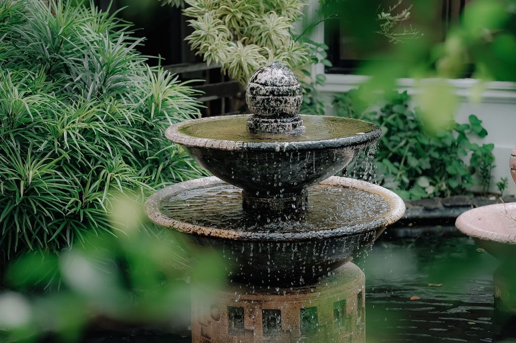 Guide pour l'installation d'une fontaine de jardin sans connexion à l'eau