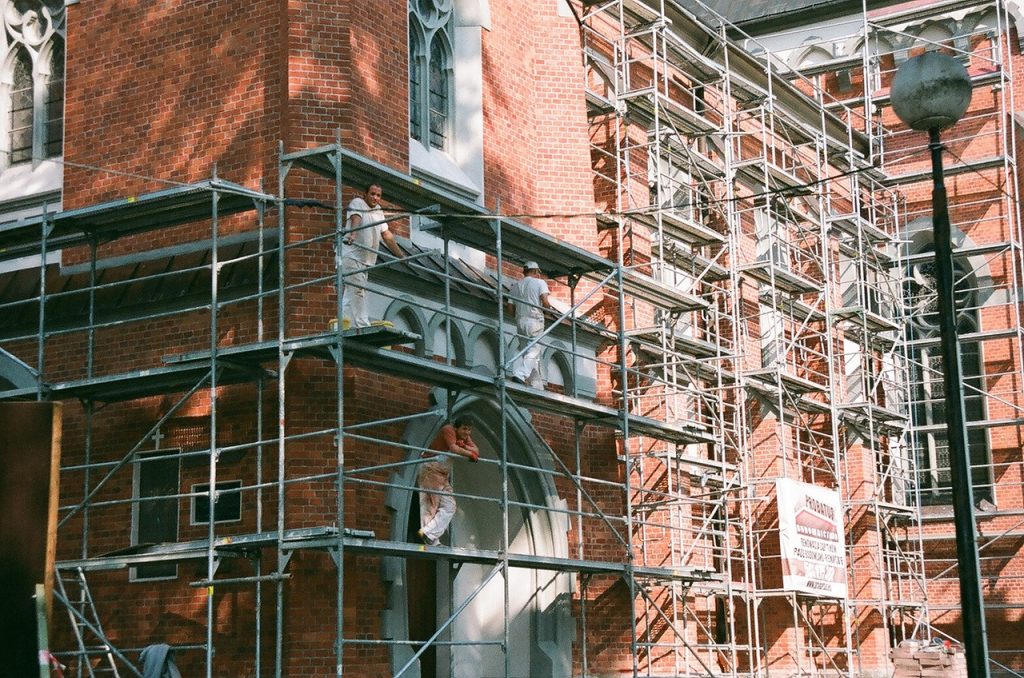 Idées de rénovation pour transformer une grange en lieu de vie