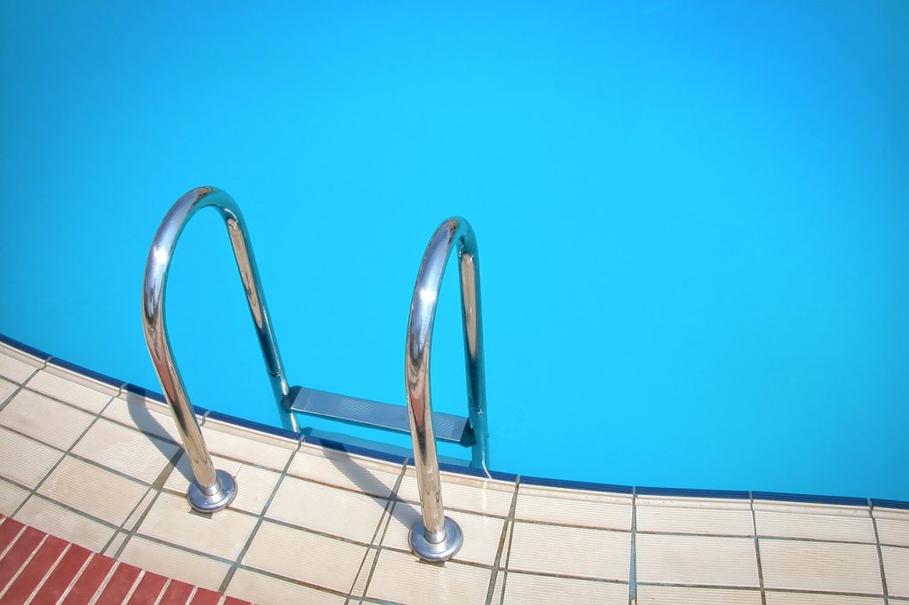 guide d'achat et conseils du carrelage pour piscine au m²