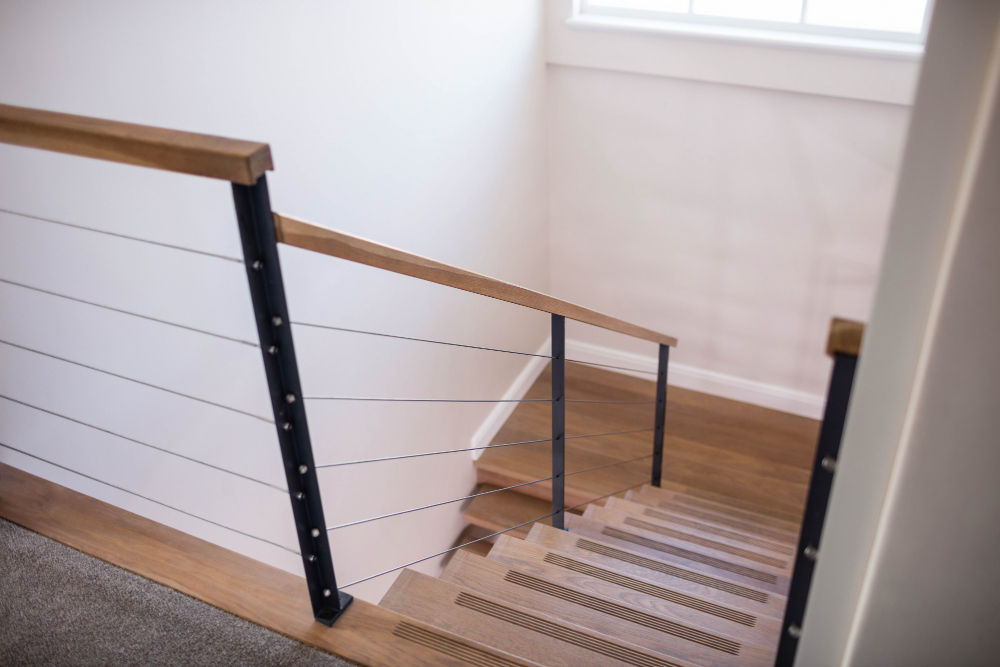 Rampe d'escalier en bois et métal est un choix élégant pour votre intérieur
